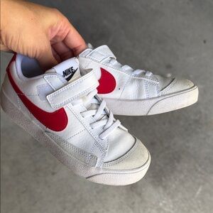 Nike Kids Sneakers in White and Red